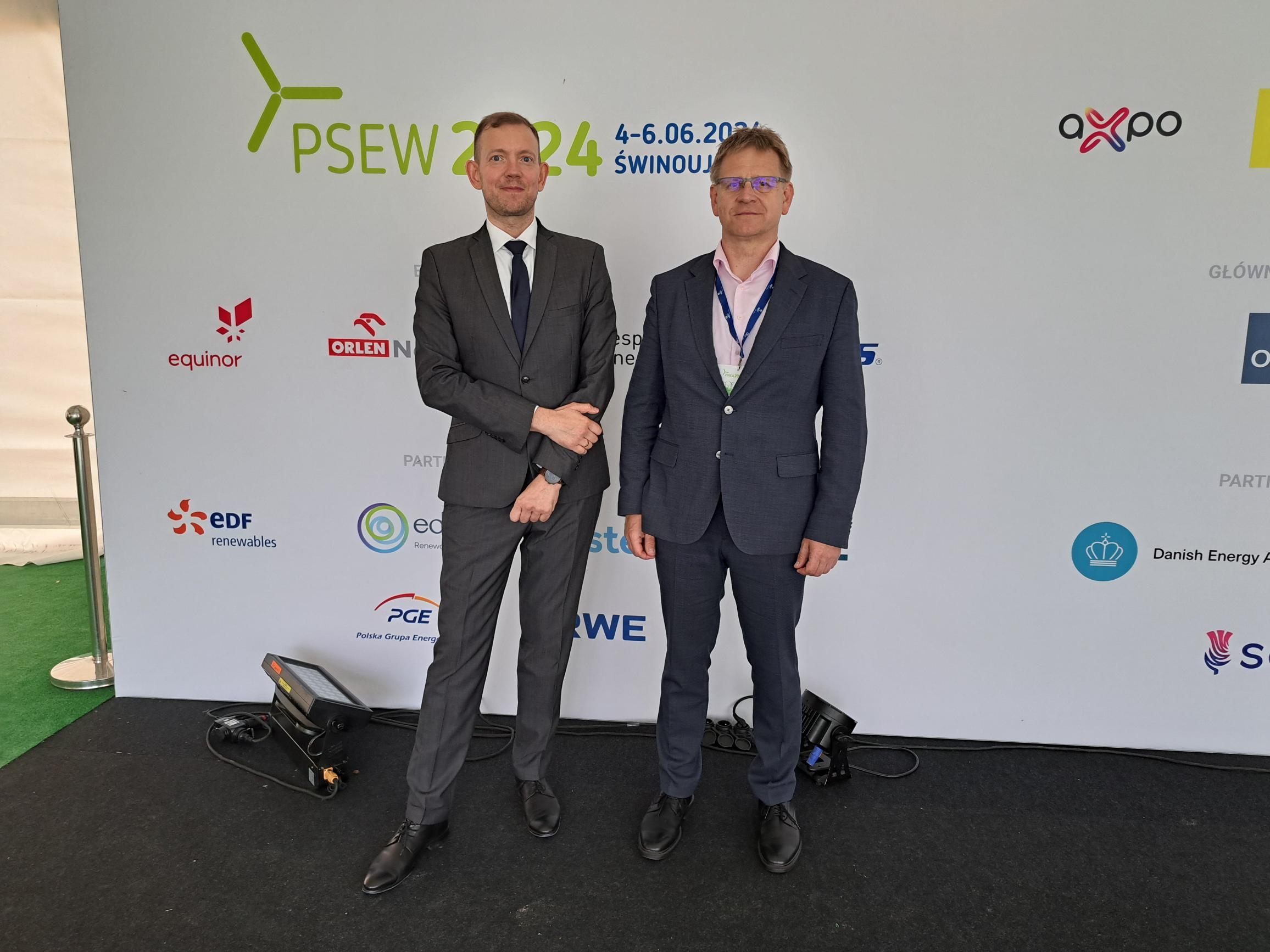Lukasz Sikorski, Director of Europe, OWC and Tomasz Kwiatowski, Country Manager, OWC Poland attend the PSEW Conference 2024 exhibition. 